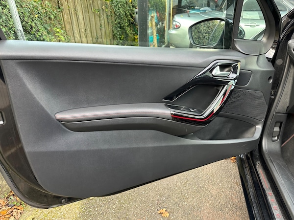 Used Peugeot 208 2018 for sale - 76200396: Photo 31