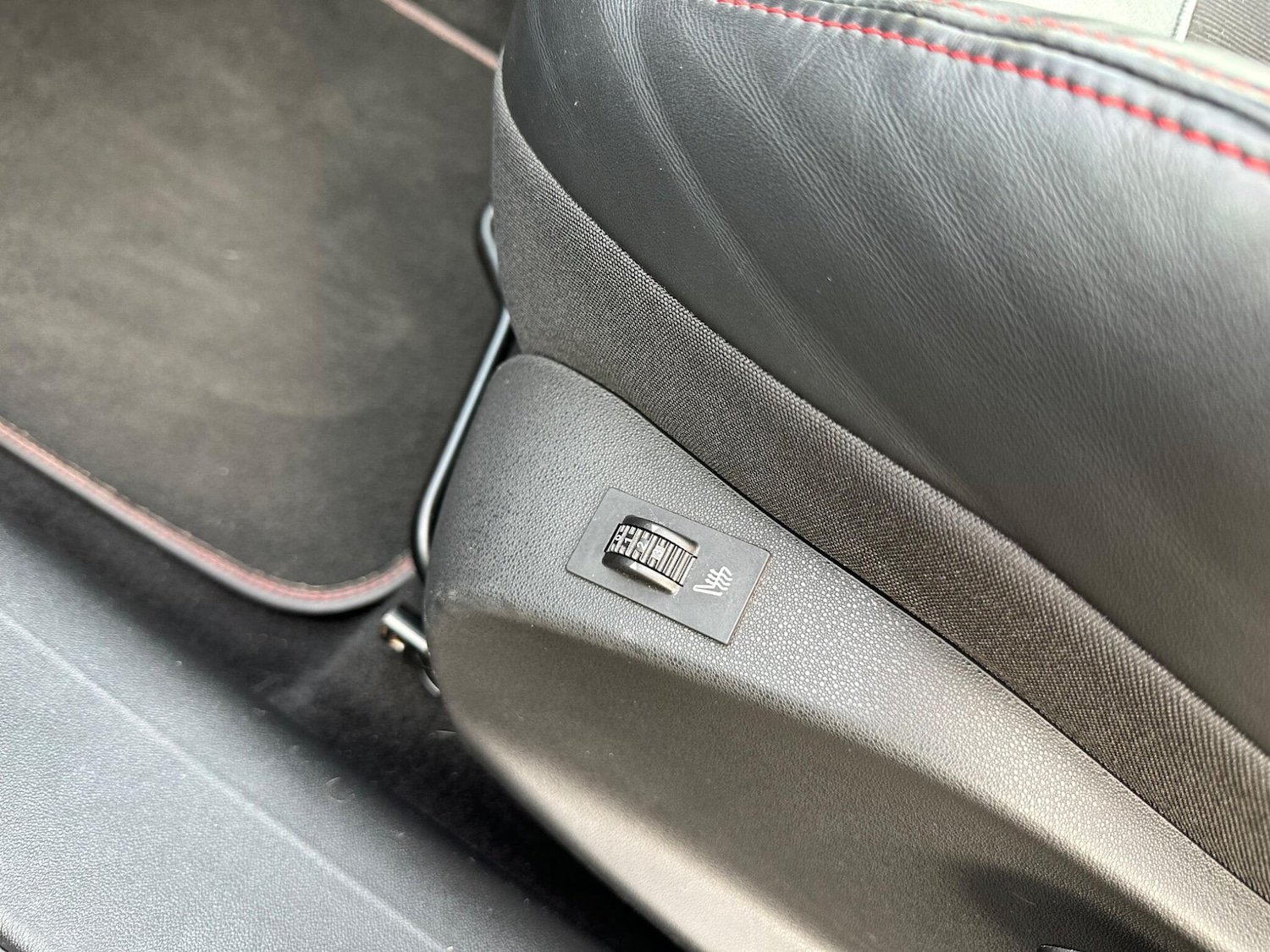 Used Peugeot 208 2018 for sale - 76200396: Photo 32