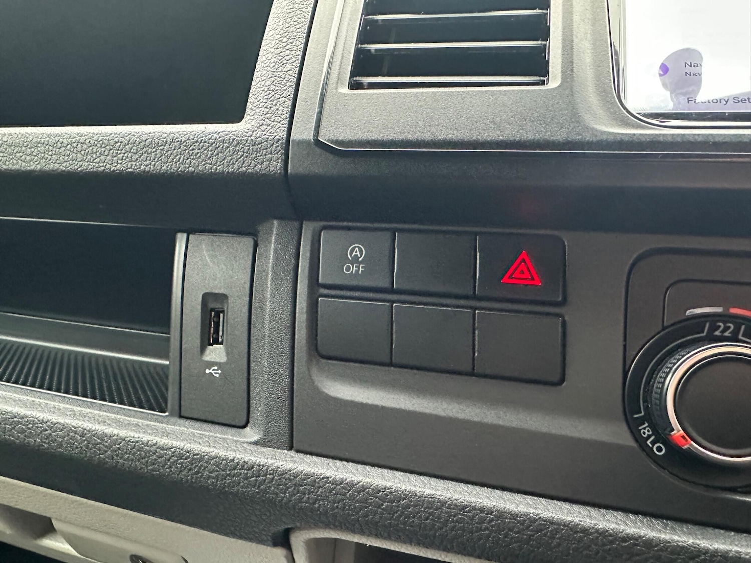 Used Volkswagen Transporter 2017 for sale - 76512847: Photo 26