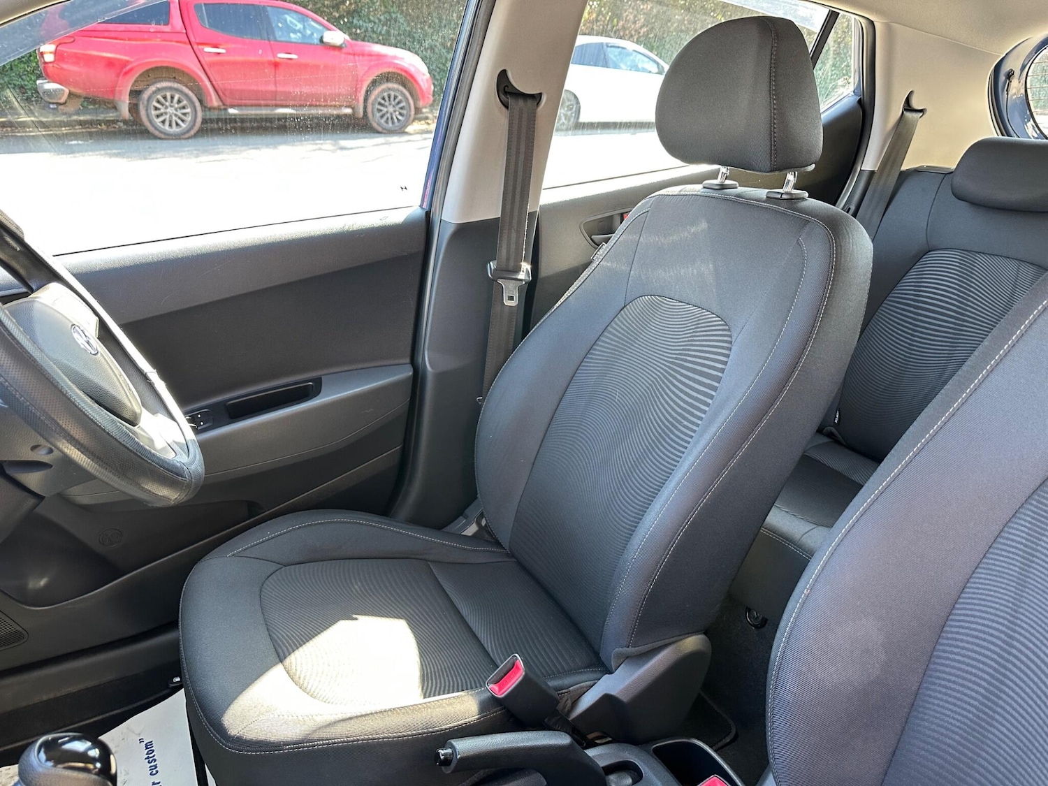 Used Hyundai i10 2017 for sale - 77970510: Photo 15