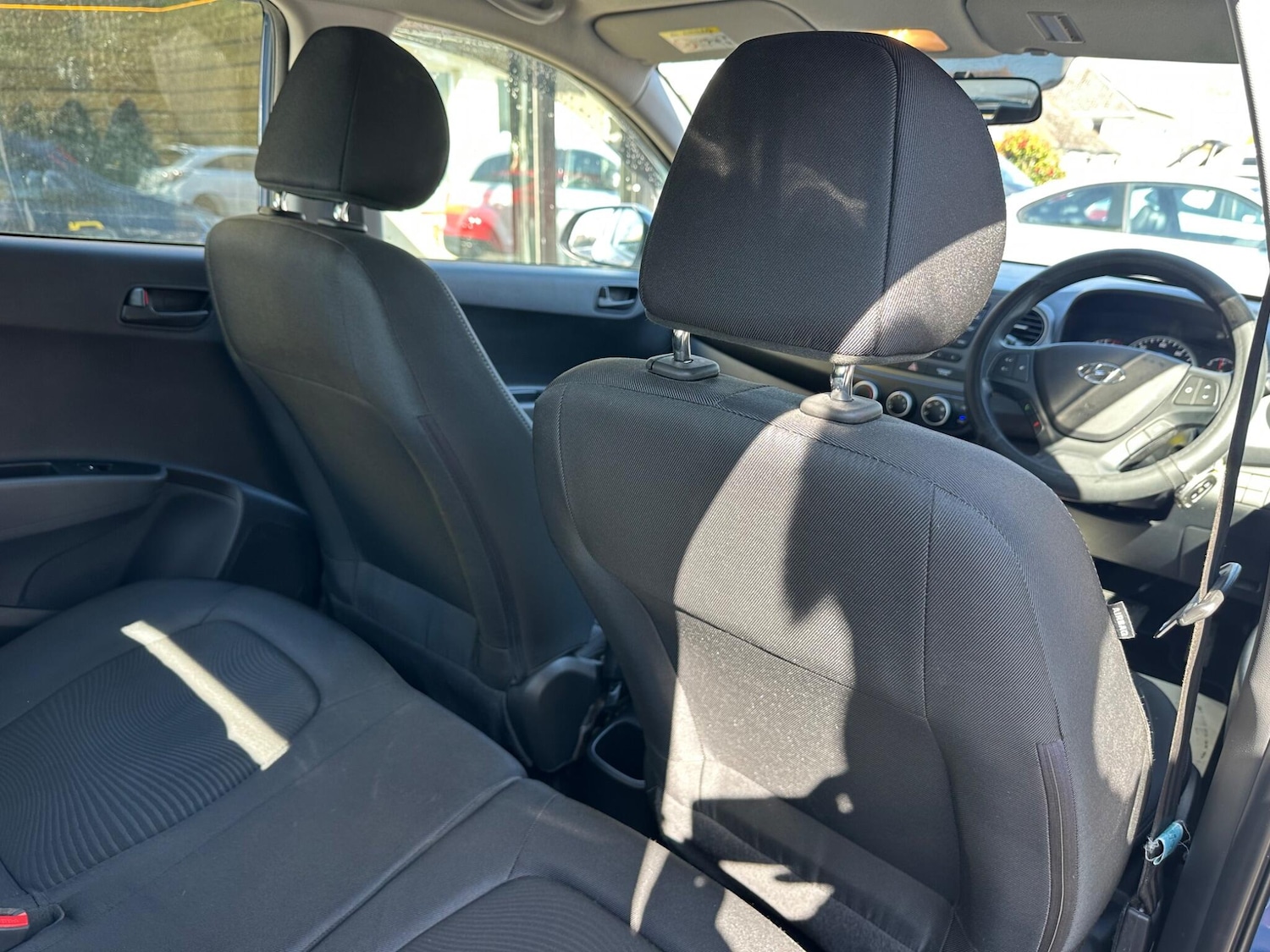 Used Hyundai i10 2017 for sale - 77970510: Photo 19