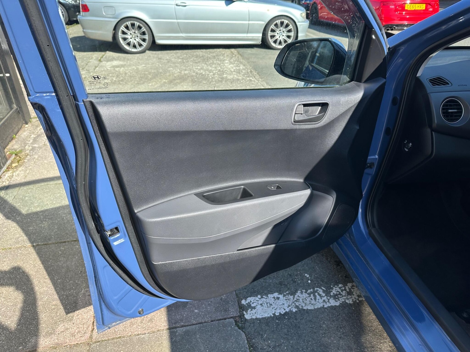 Used Hyundai i10 2017 for sale - 77970510: Photo 30