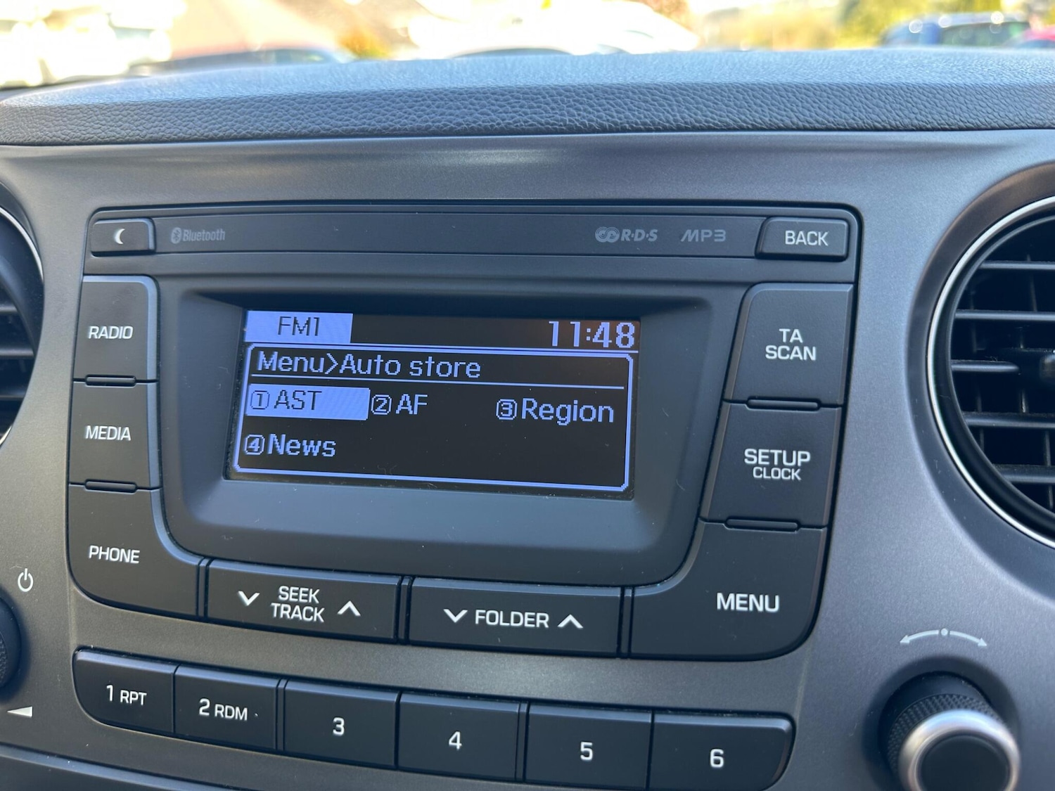 Used Hyundai i10 2017 for sale - 77970510: Photo 36