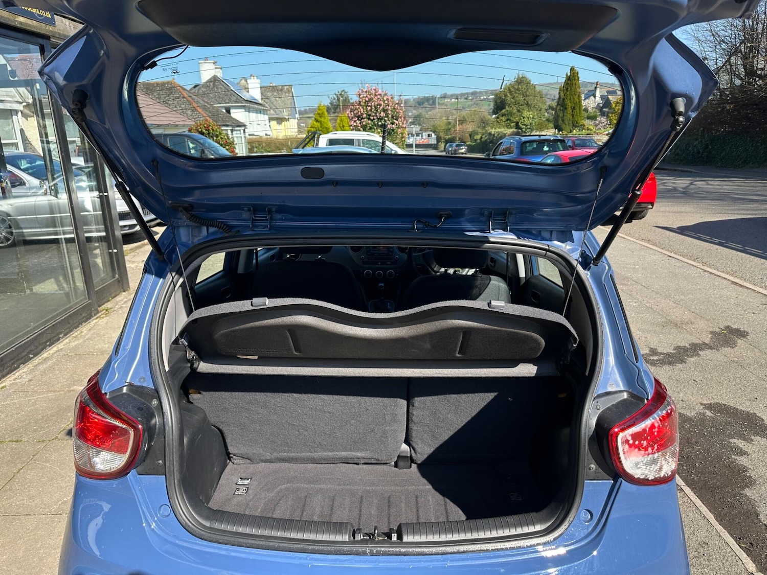 Used Hyundai i10 2017 for sale - 77970510: Photo 39