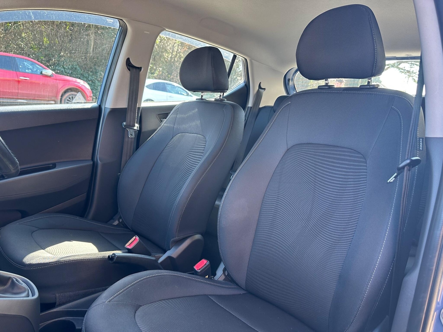 Used Hyundai i10 2017 for sale - 77970510: Photo 41