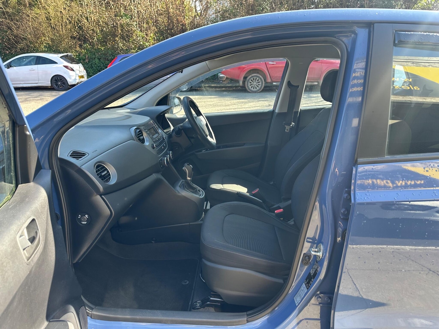 Used Hyundai i10 2017 for sale - 77970510: Photo 42