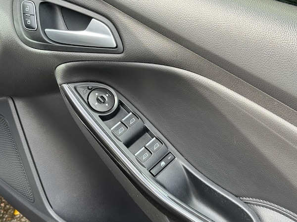 Used Ford Focus 2015 for sale - 76227323: Photo 11