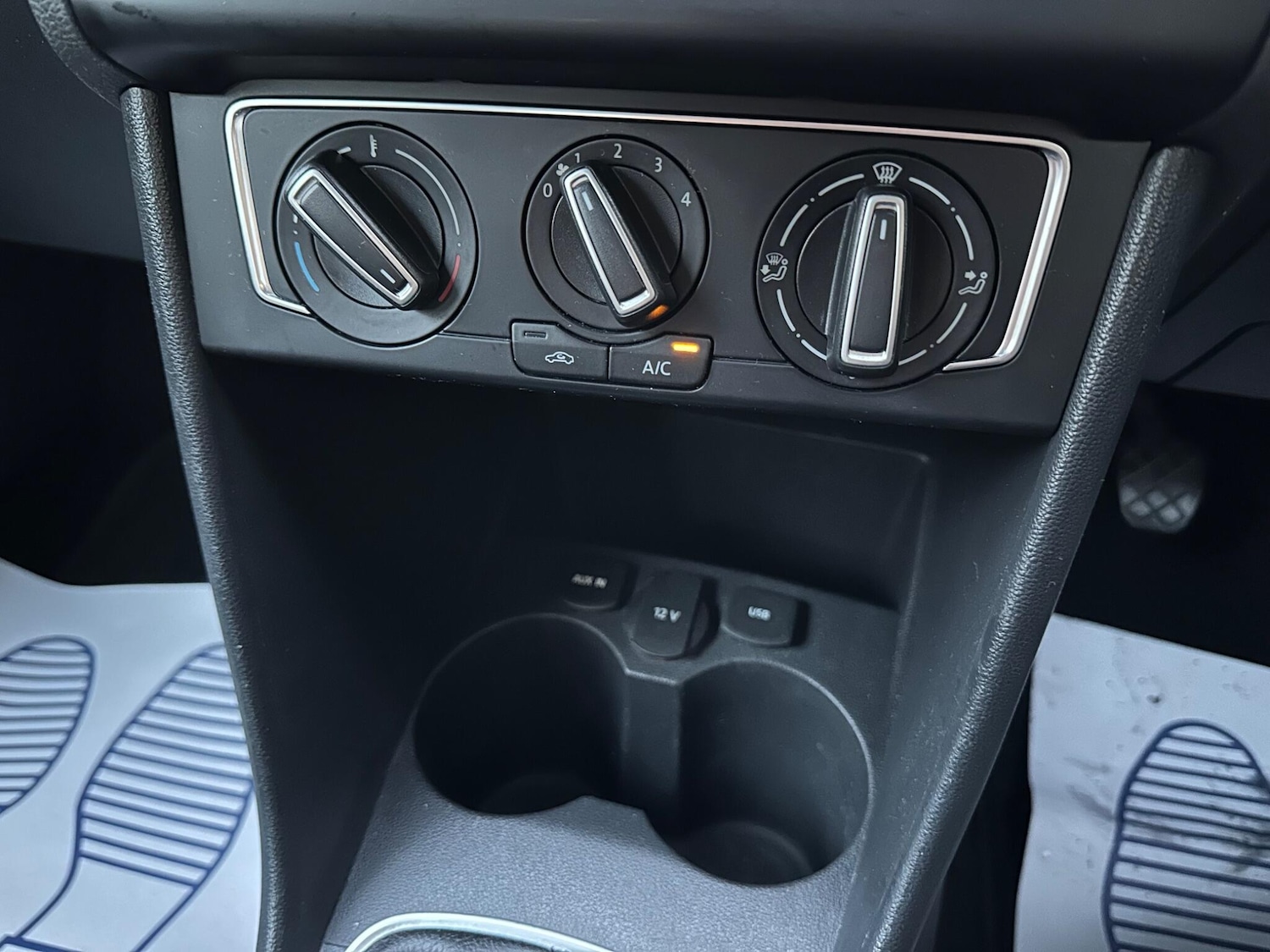 Used Volkswagen Polo 2015 for sale - 76645736: Photo 18