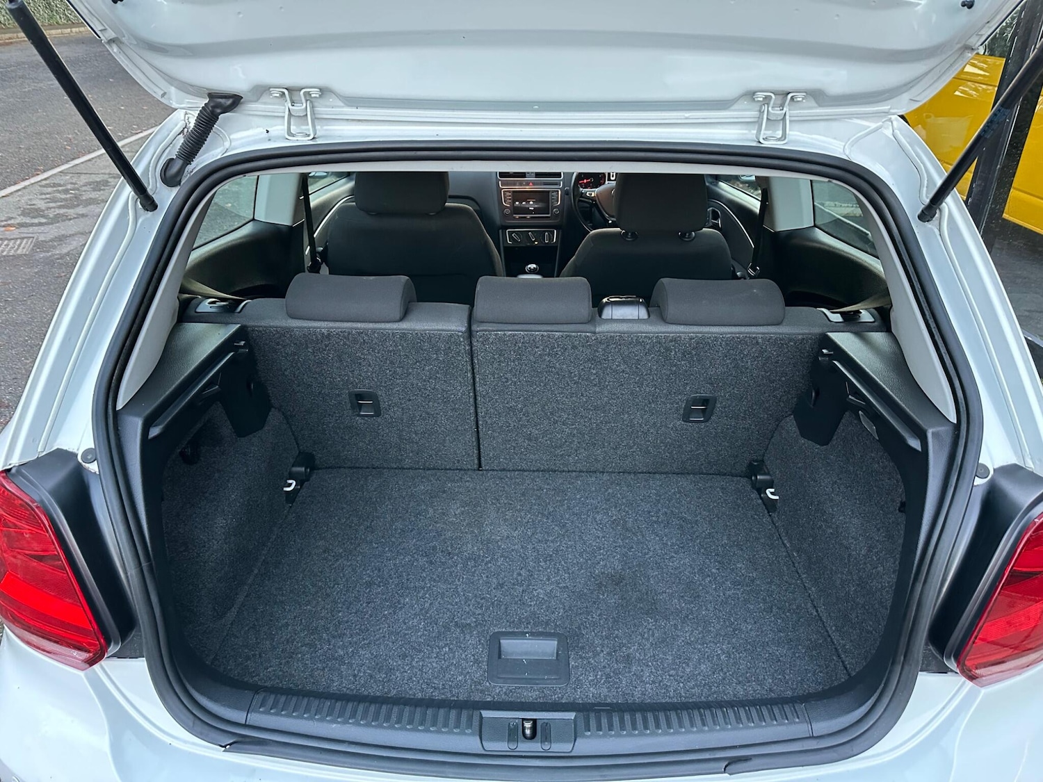 Used Volkswagen Polo 2015 for sale - 76645736: Photo 27