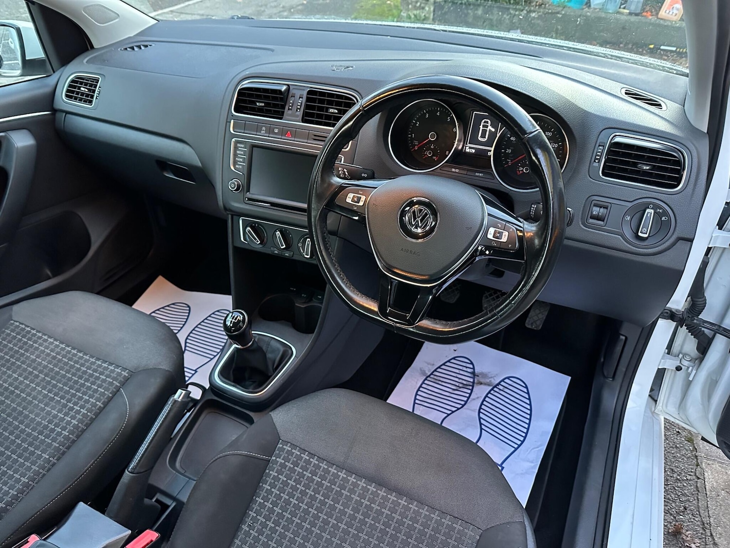 Used Volkswagen Polo 2015 for sale - 76645736: Photo 8