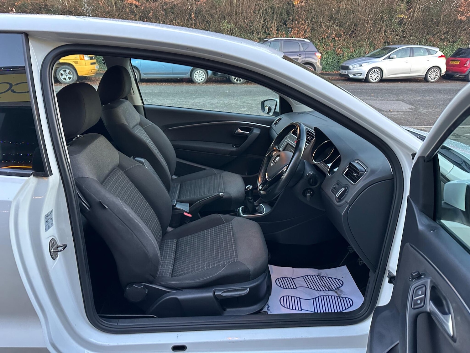 Used Volkswagen Polo 2015 for sale - 76645736: Photo 9