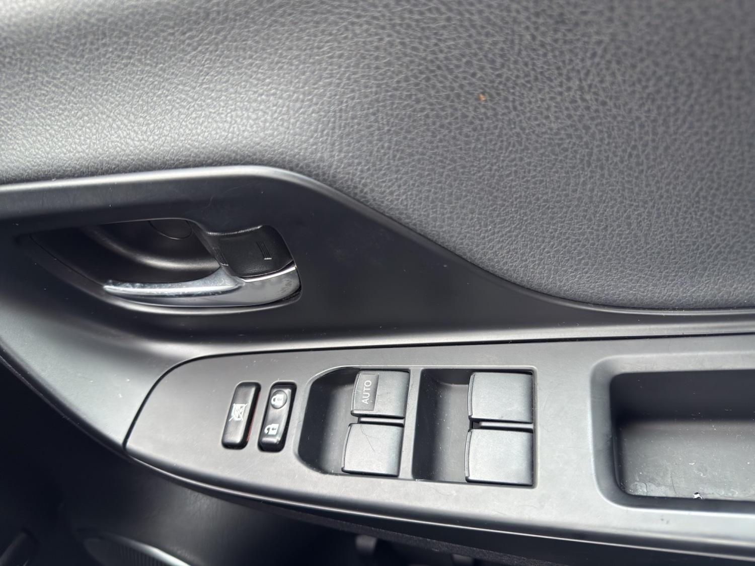 Used Toyota Yaris 2015 for sale - 76751777: Photo 12