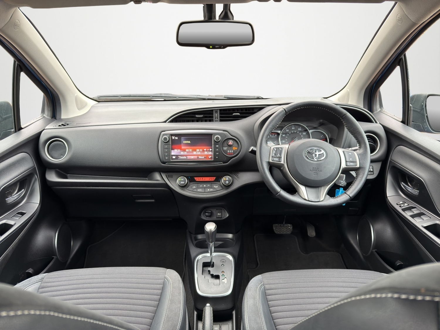 Used Toyota Yaris 2015 for sale - 76751777: Photo 14