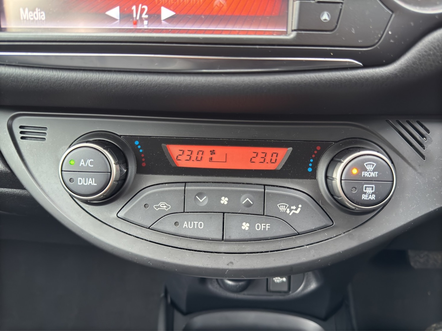 Used Toyota Yaris 2015 for sale - 76751777: Photo 27