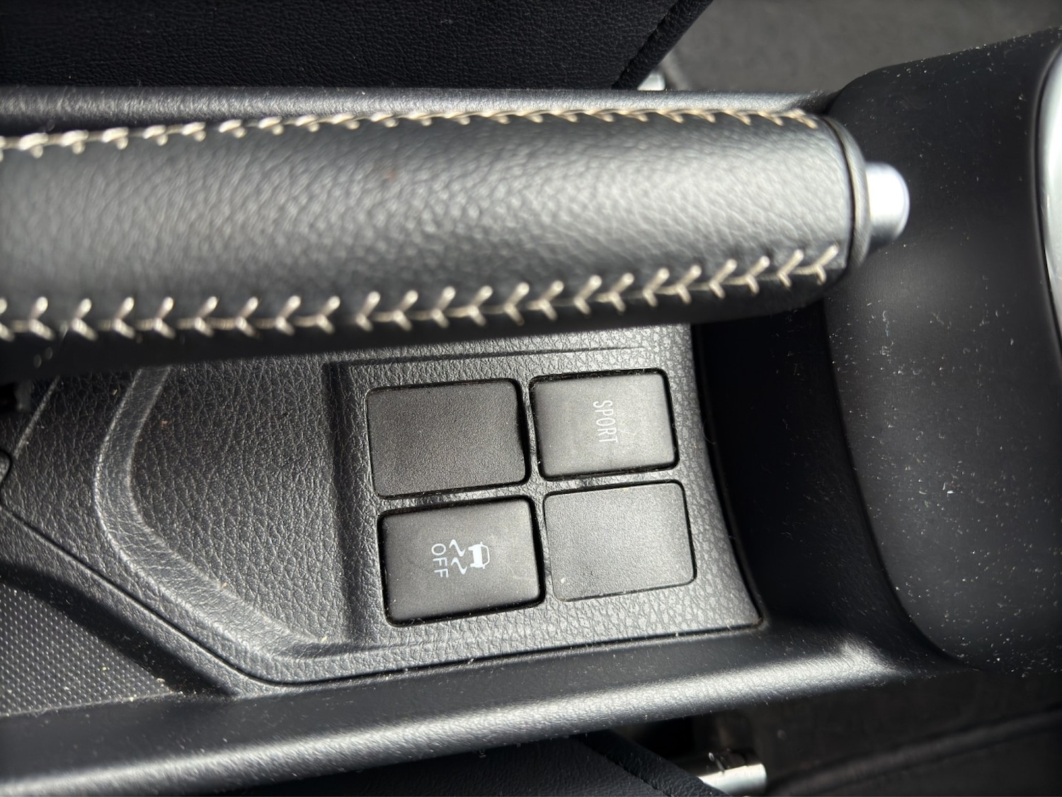 Used Toyota Yaris 2015 for sale - 76751777: Photo 28