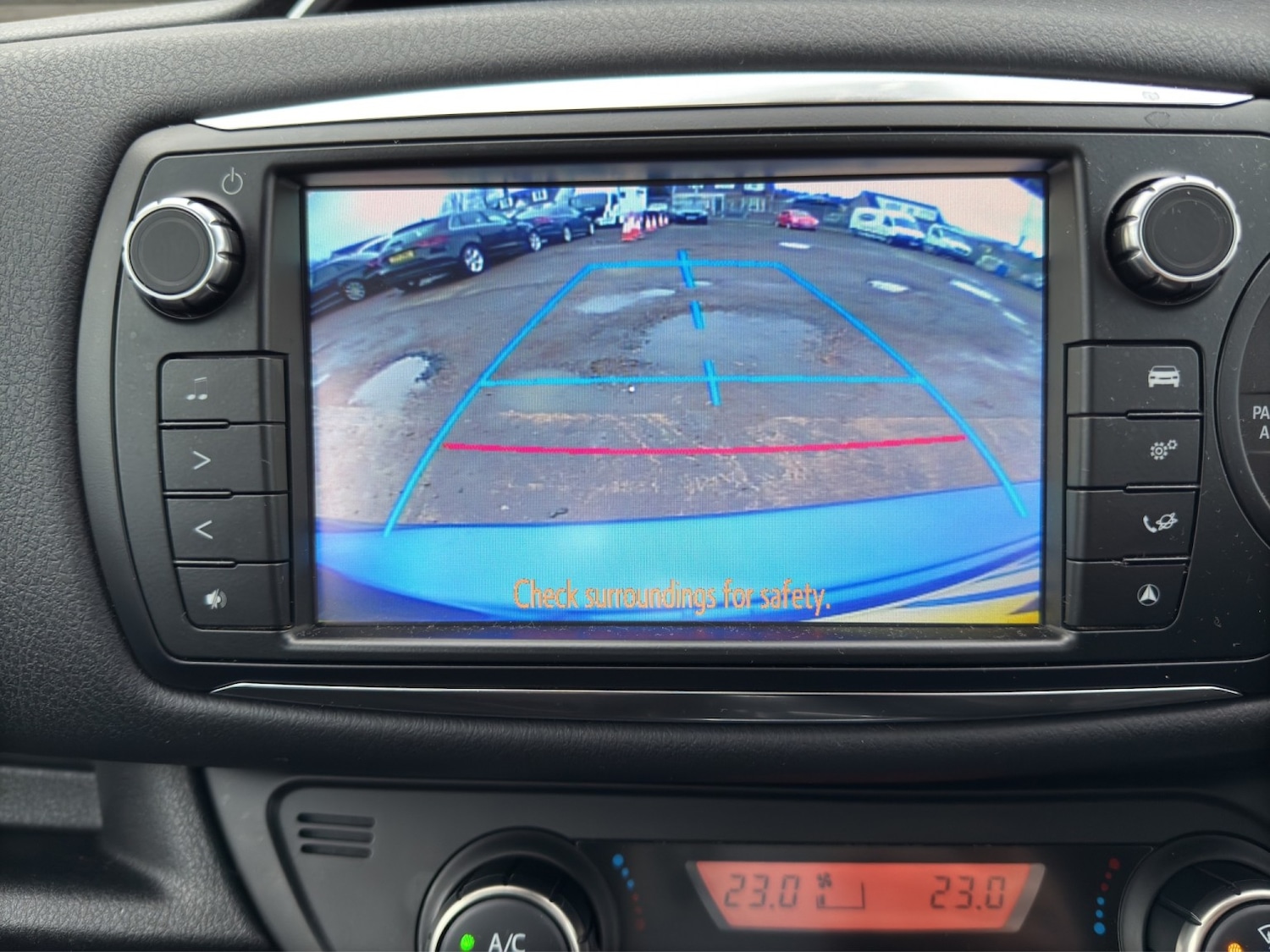 Used Toyota Yaris 2015 for sale - 76751777: Photo 29