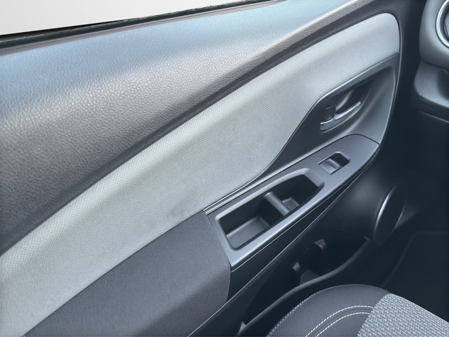 Used Toyota Yaris 2015 for sale - 76596550: Photo 17