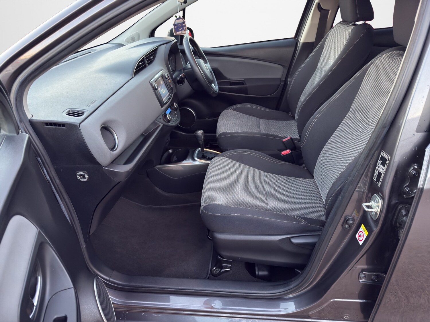 Used Toyota Yaris 2015 for sale - 76596550: Photo 18