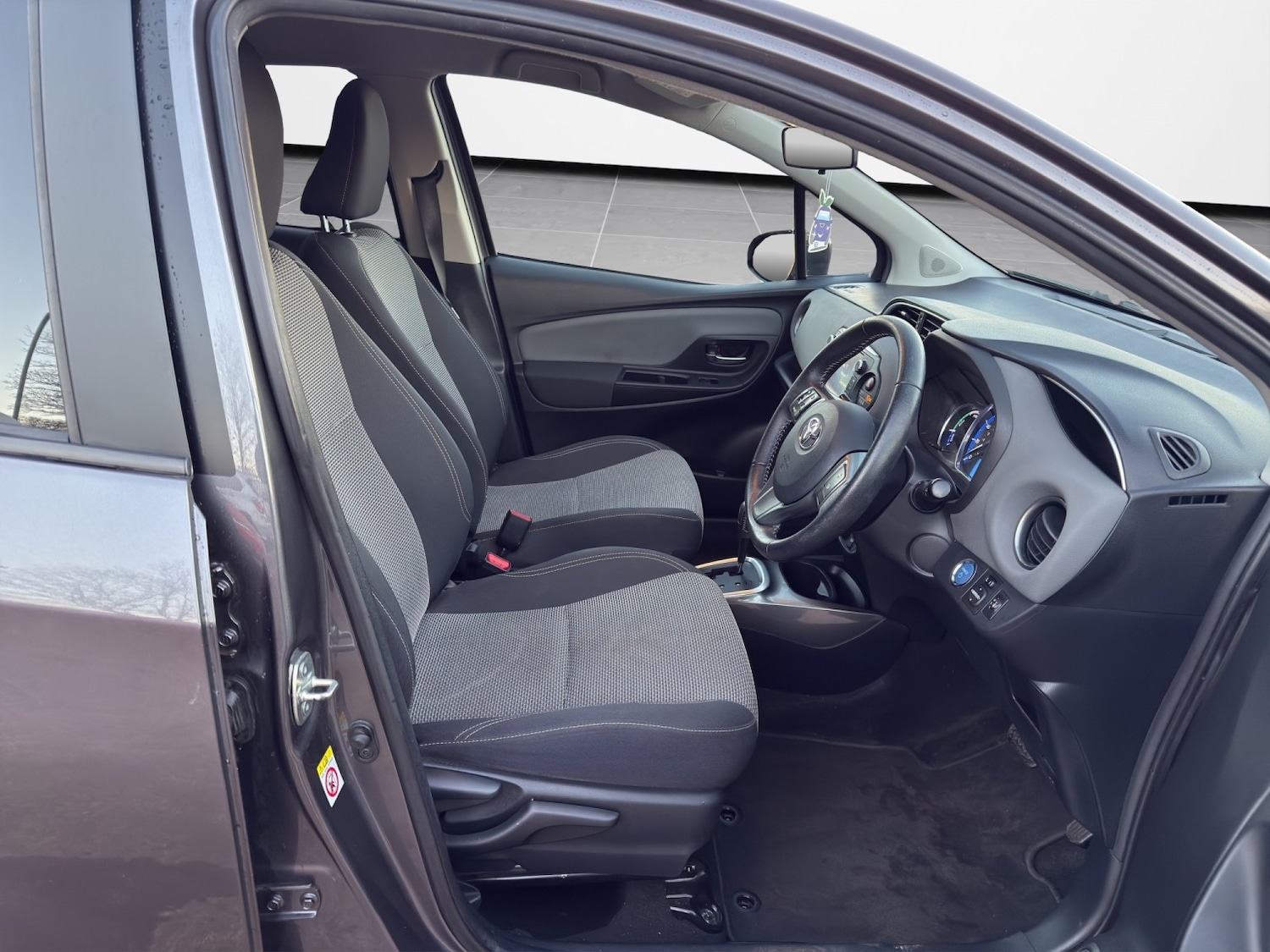 Used Toyota Yaris 2015 for sale - 76596550: Photo 9