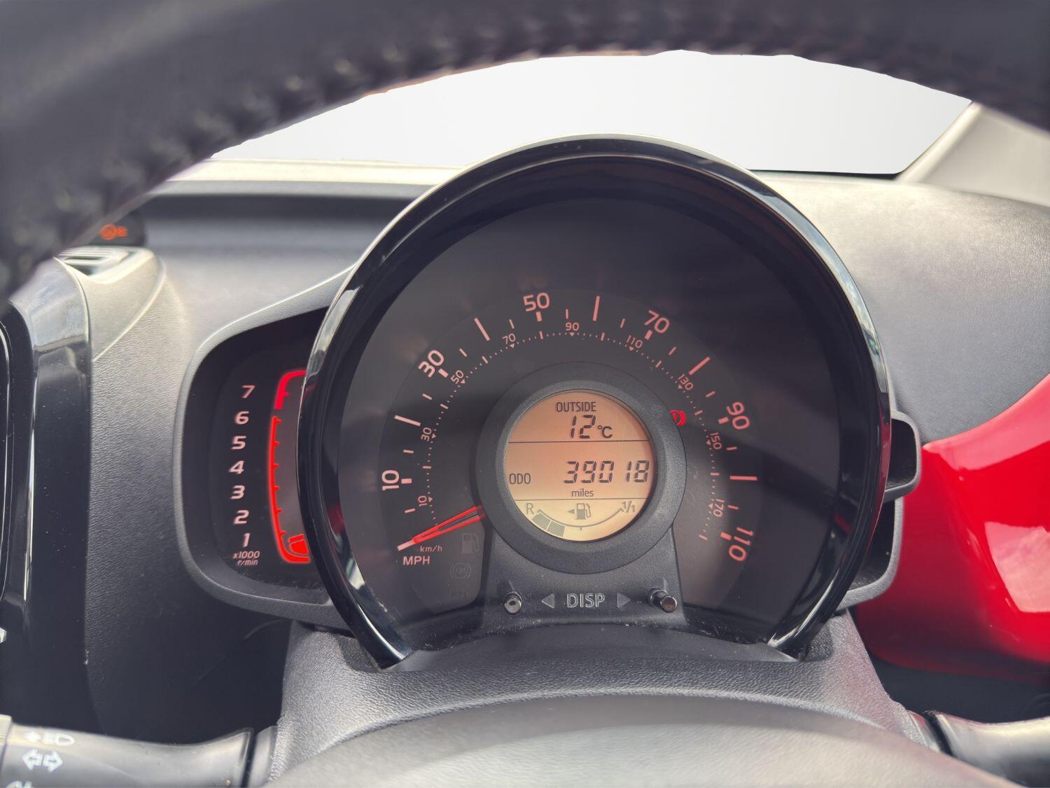 Used Toyota AYGO 2014 for sale - 76482858: Photo 11