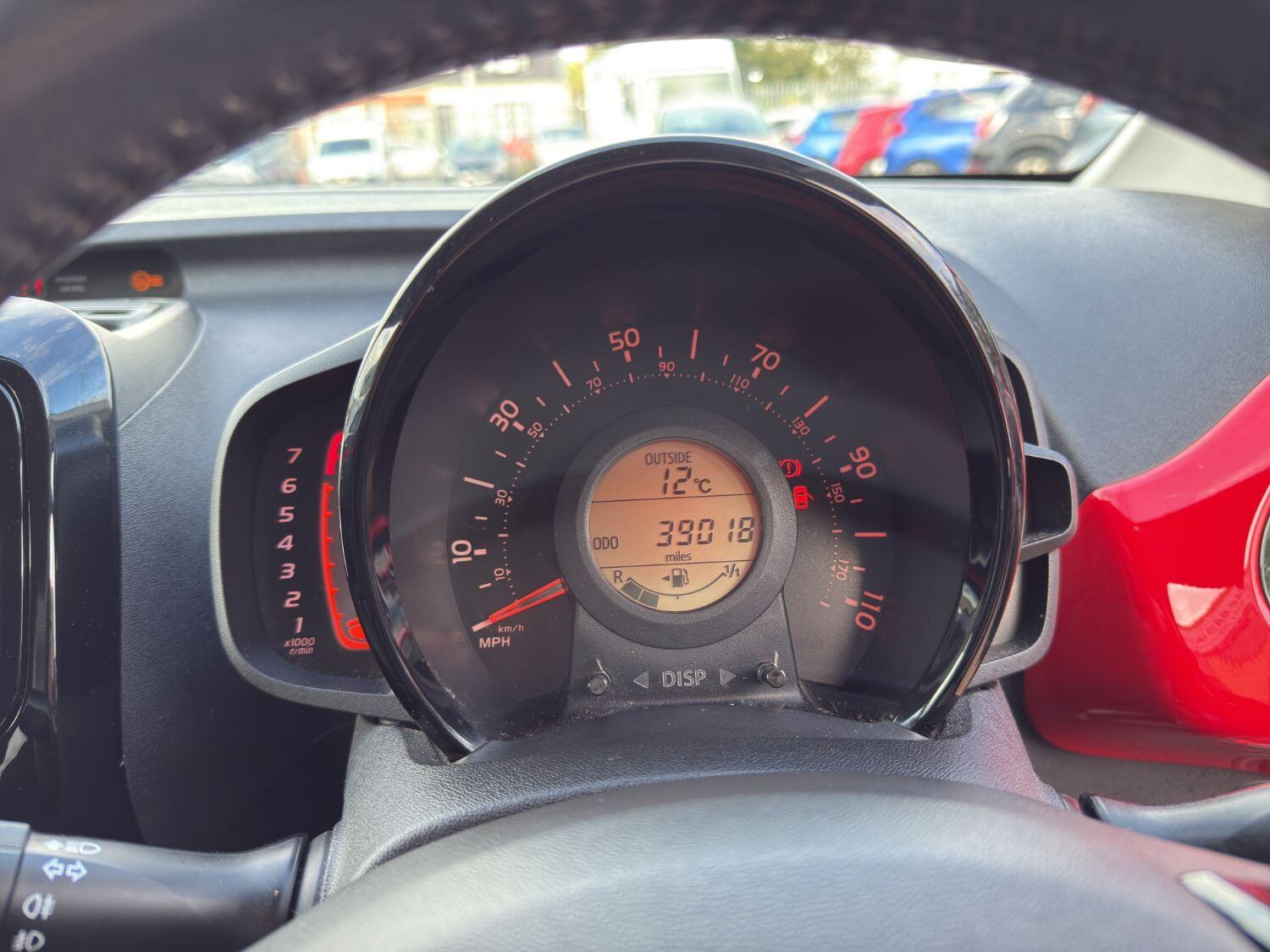 Used Toyota AYGO 2014 for sale - 76482858: Photo 28