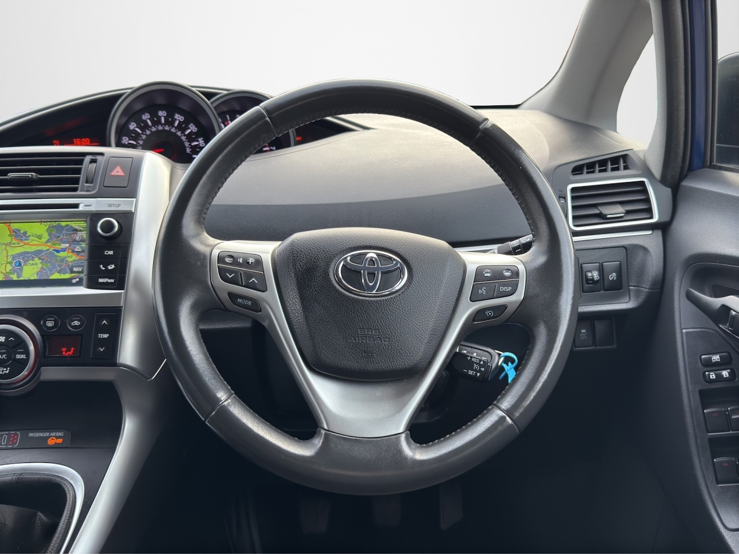 Used Toyota Verso 2015 for sale - 76380326: Photo 10