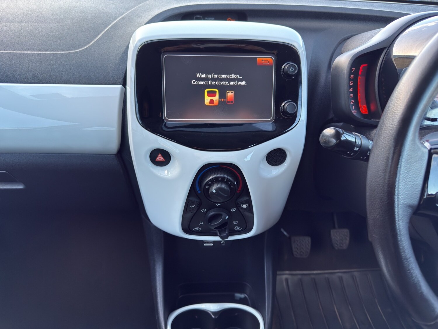 Used Toyota AYGO 2015 for sale - 77991740: Photo 16