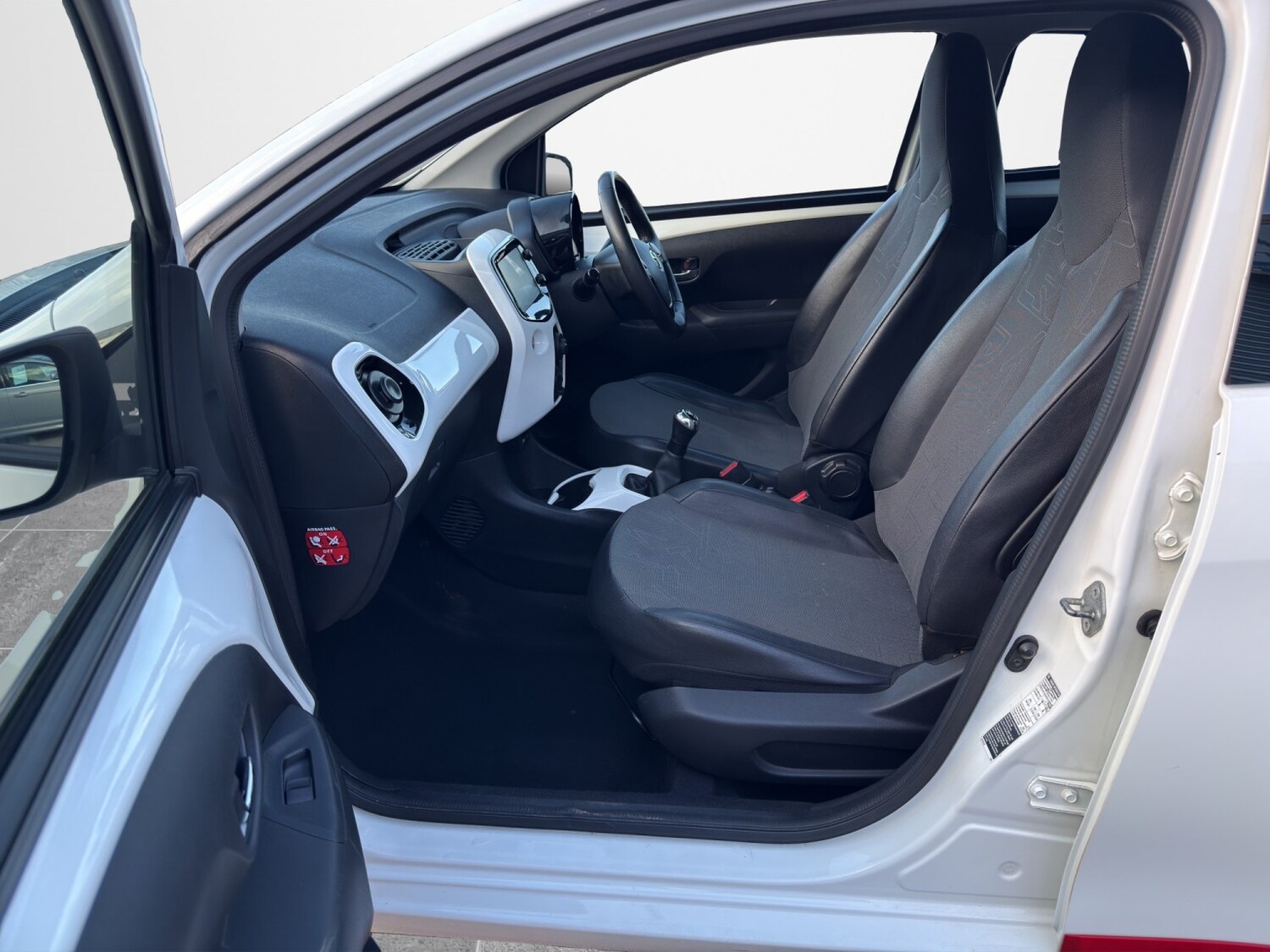 Used Toyota AYGO 2015 for sale - 77991740: Photo 18