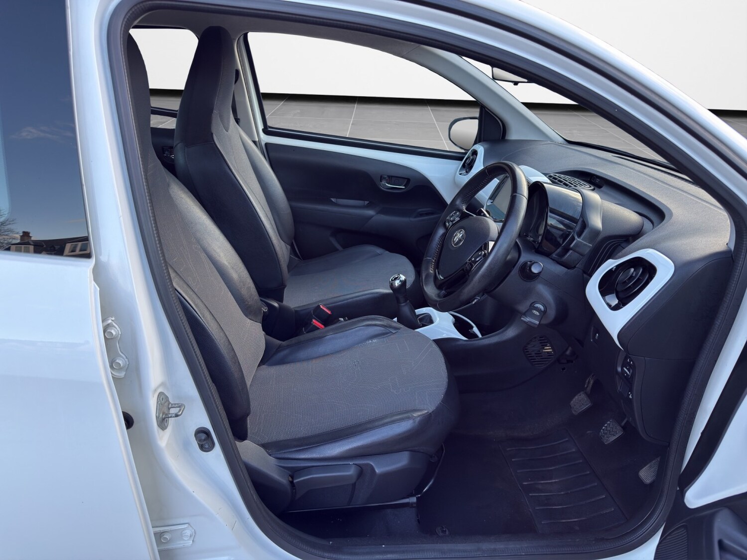 Used Toyota AYGO 2015 for sale - 77991740: Photo 9