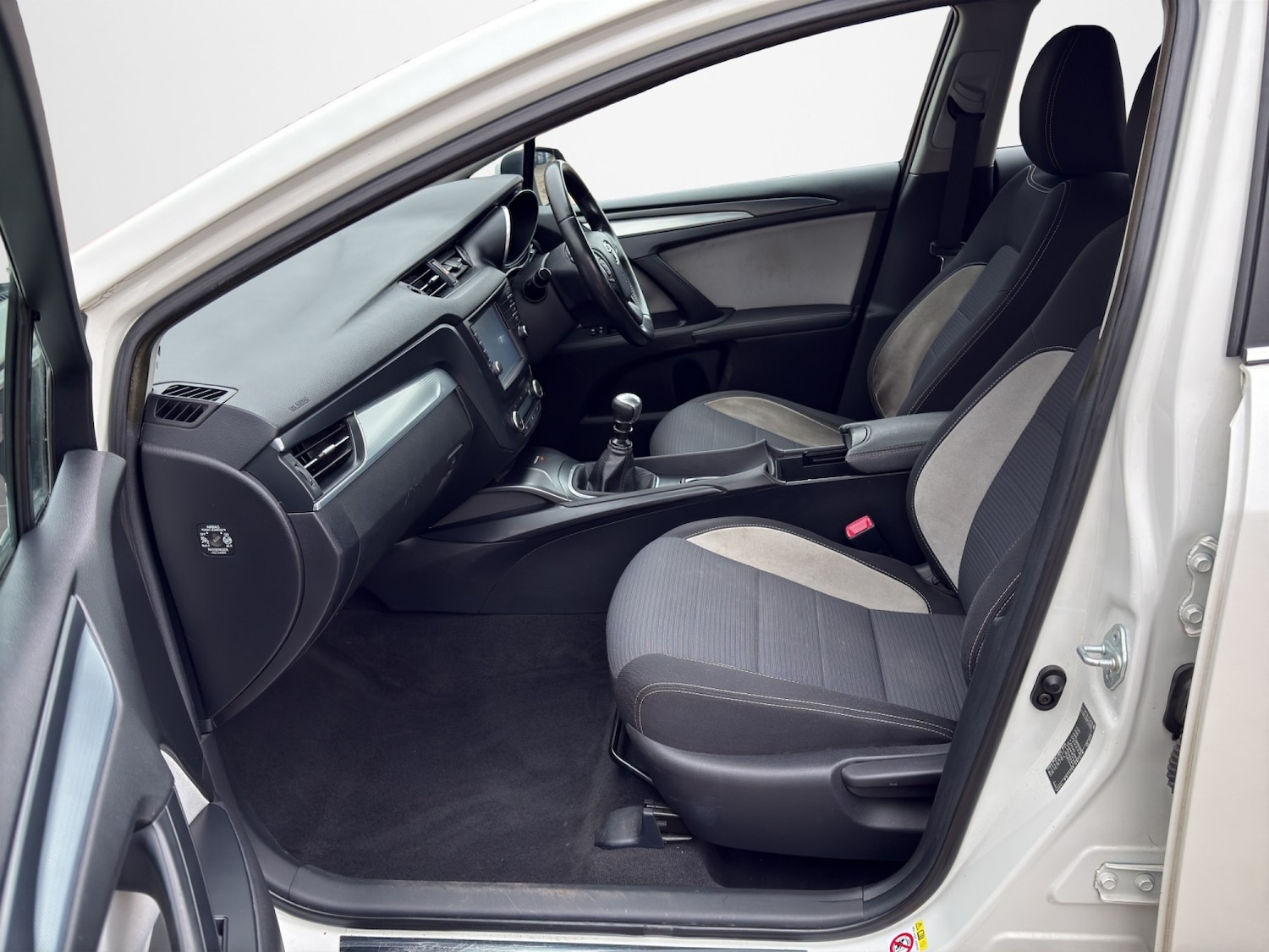 Used Toyota Avensis 2016 for sale - 78018274: Photo 16