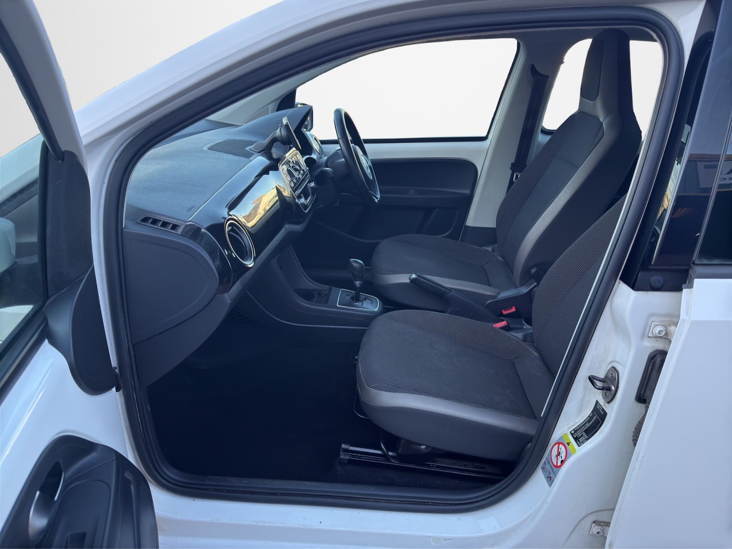 Used Volkswagen up! 2013 for sale - 77792929: Photo 18