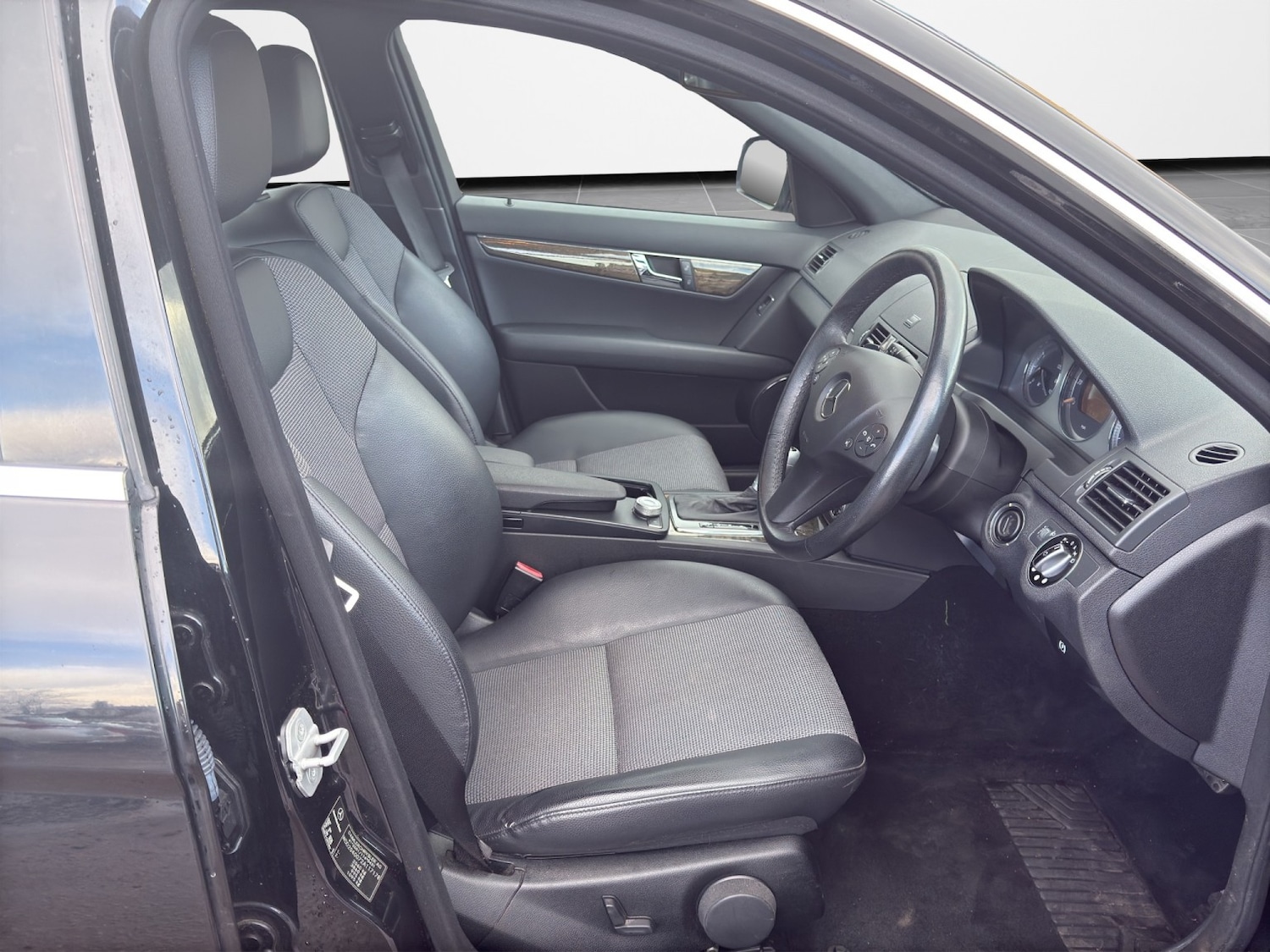 Used Mercedes-Benz C Class 2008 for sale - 77891685: Photo 9