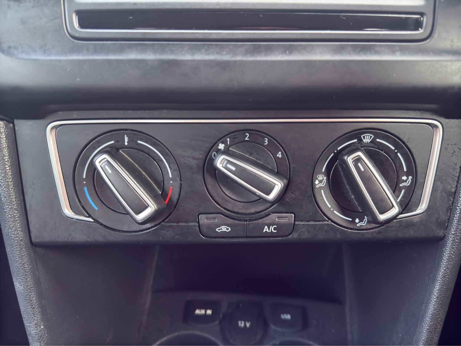 Used Volkswagen Polo 2015 for sale - 77595477: Photo 24