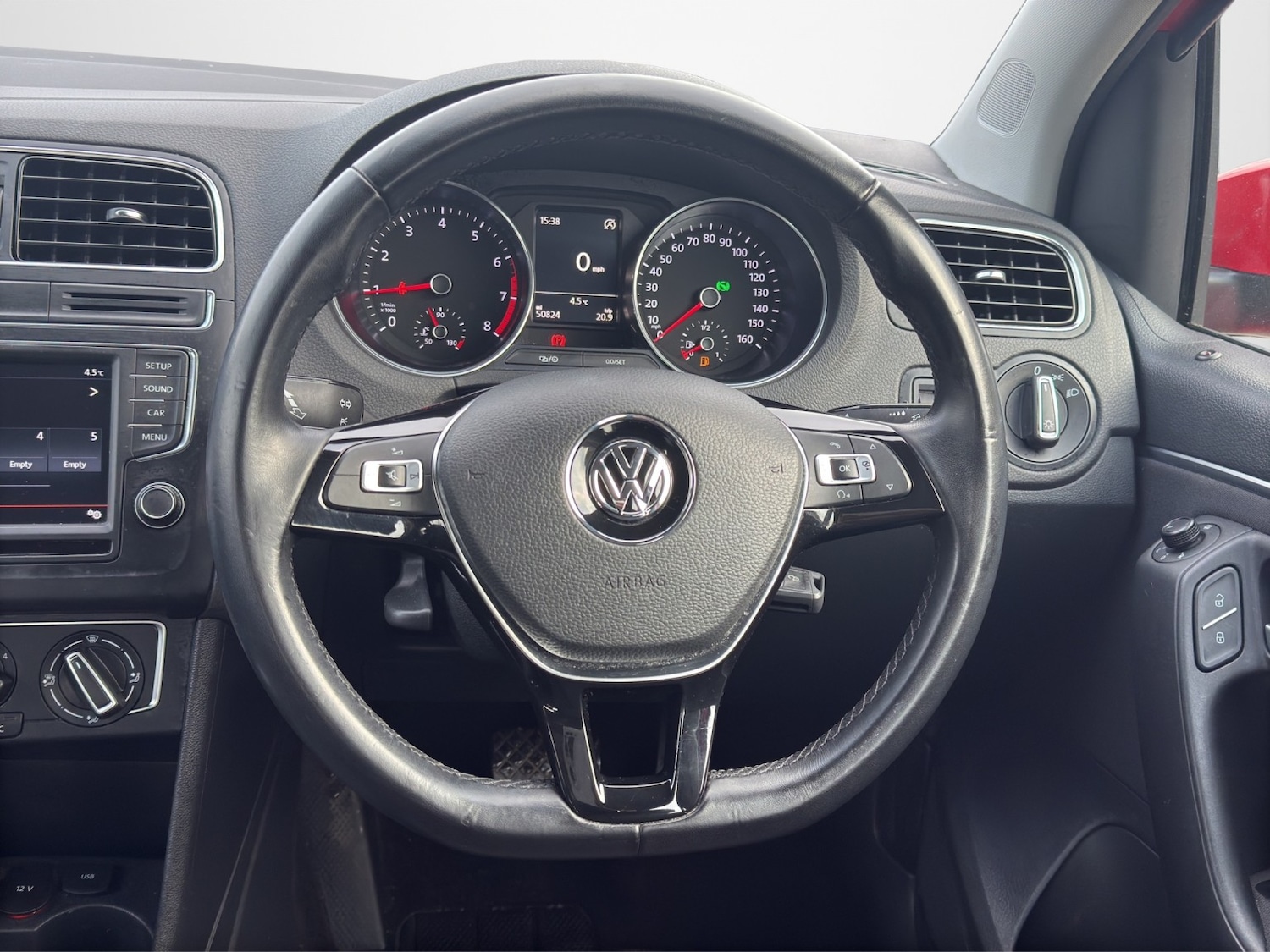 Used Volkswagen Polo 2015 for sale - 77595477: Photo 9
