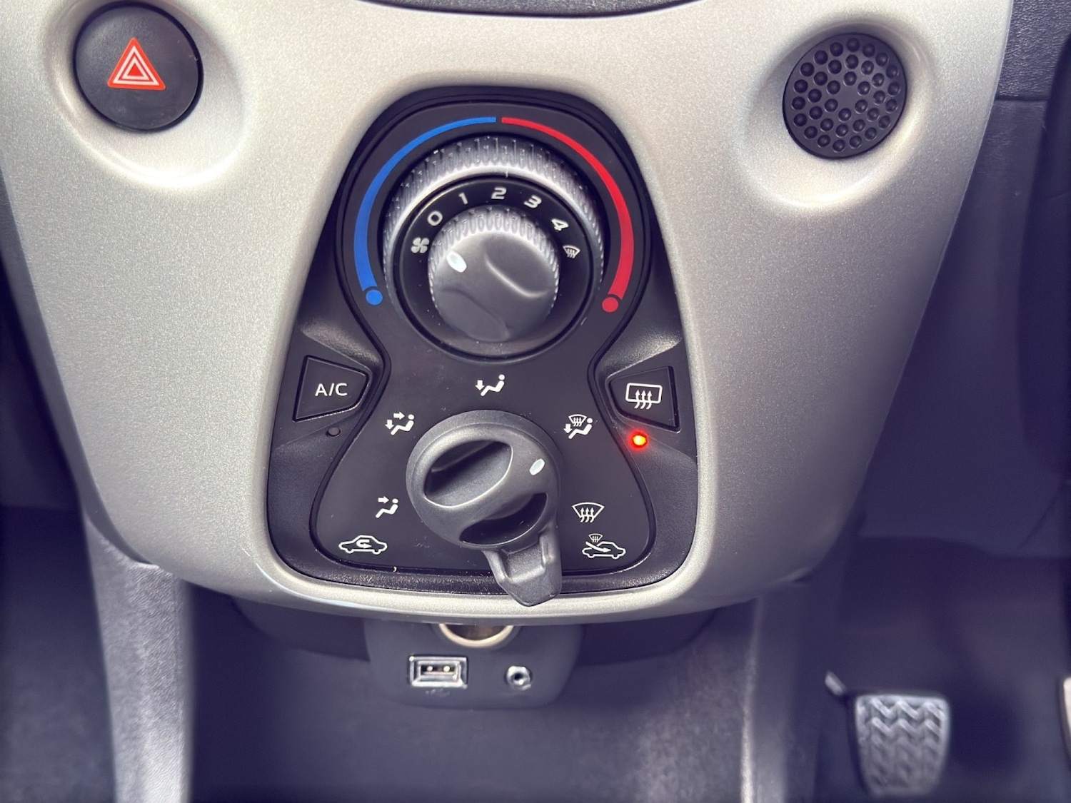 Used Toyota AYGO 2015 for sale - 77289051: Photo 18