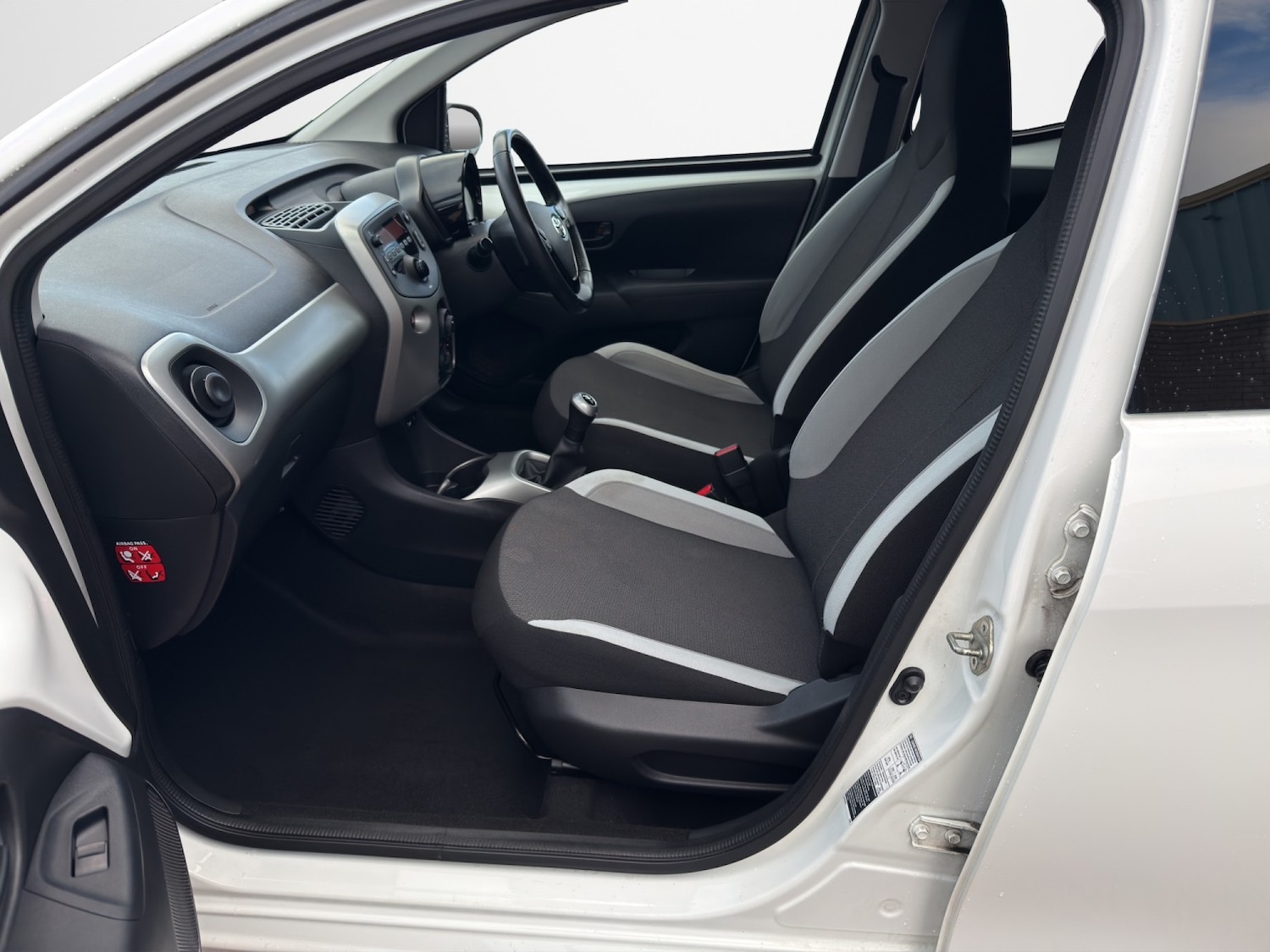 Used Toyota AYGO 2015 for sale - 77289051: Photo 19