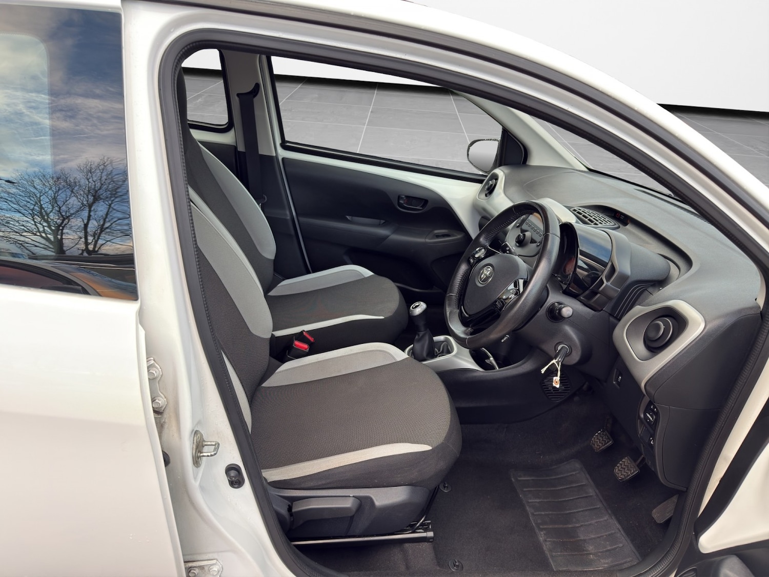 Used Toyota AYGO 2015 for sale - 77289051: Photo 9