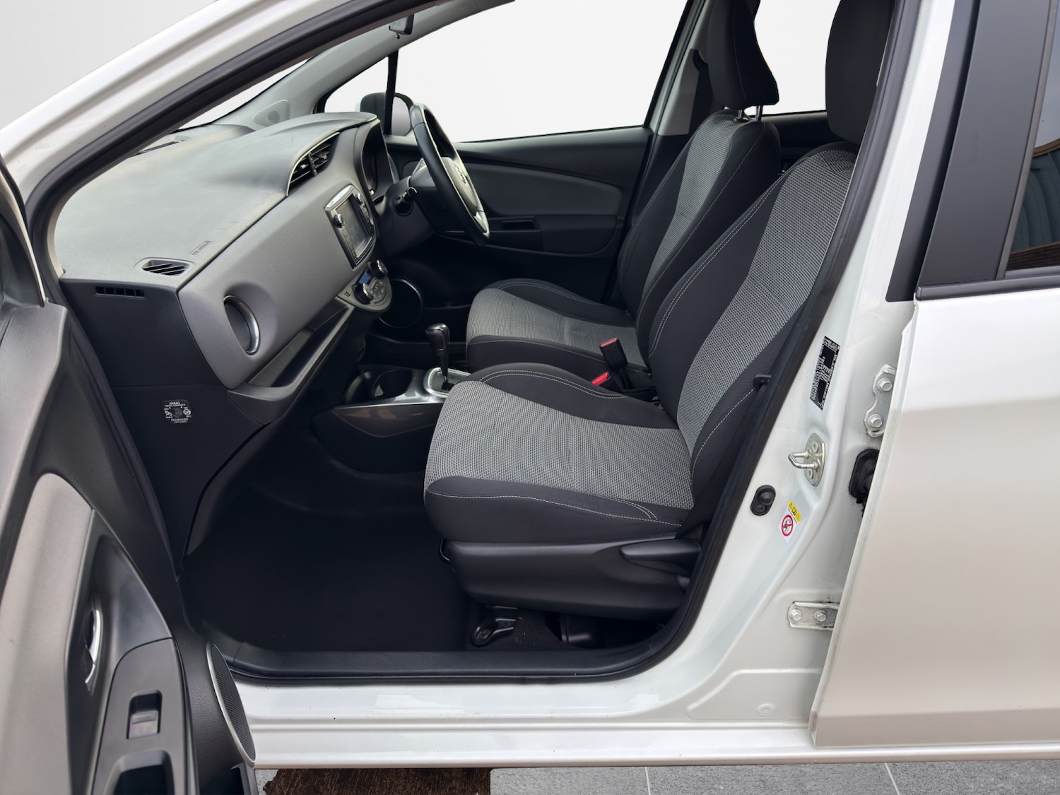 Used Toyota Yaris 2015 for sale - 77237004: Photo 17