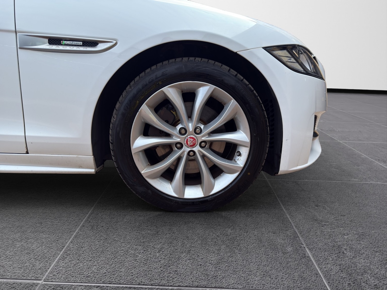 Used Jaguar XF 2015 for sale - 77342647: Photo 21