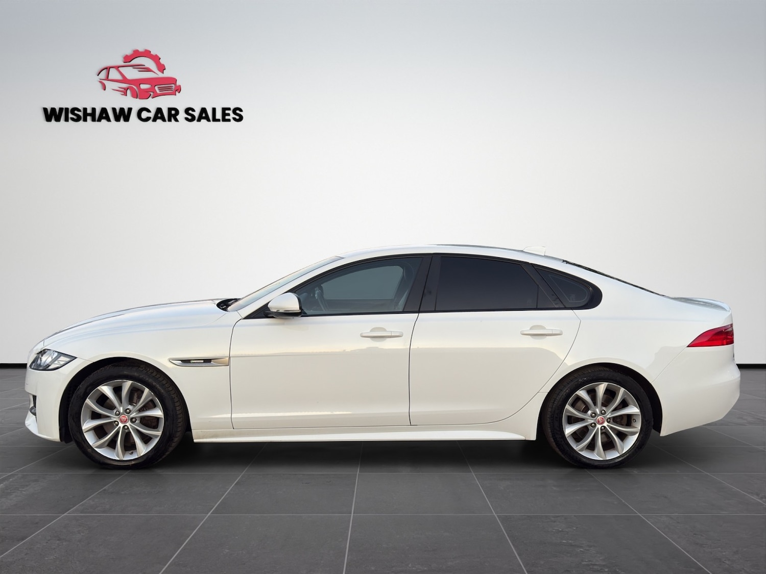 Used Jaguar XF 2015 for sale - 77342647: Photo 4