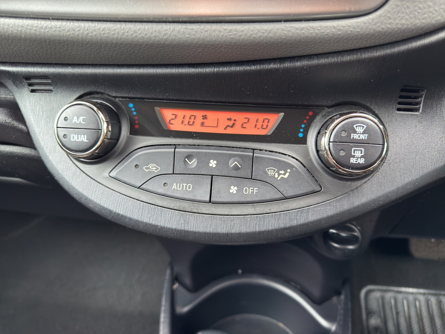 Used Toyota Yaris 2014 for sale - 77851465: Photo 27