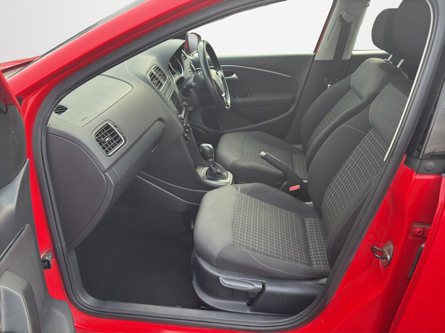 Used Volkswagen Polo 2015 for sale - 77639002: Photo 17