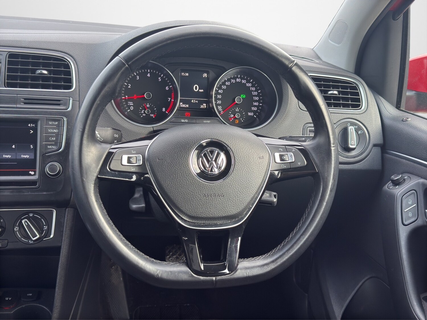 Used Volkswagen Polo 2015 for sale - 77639002: Photo 9