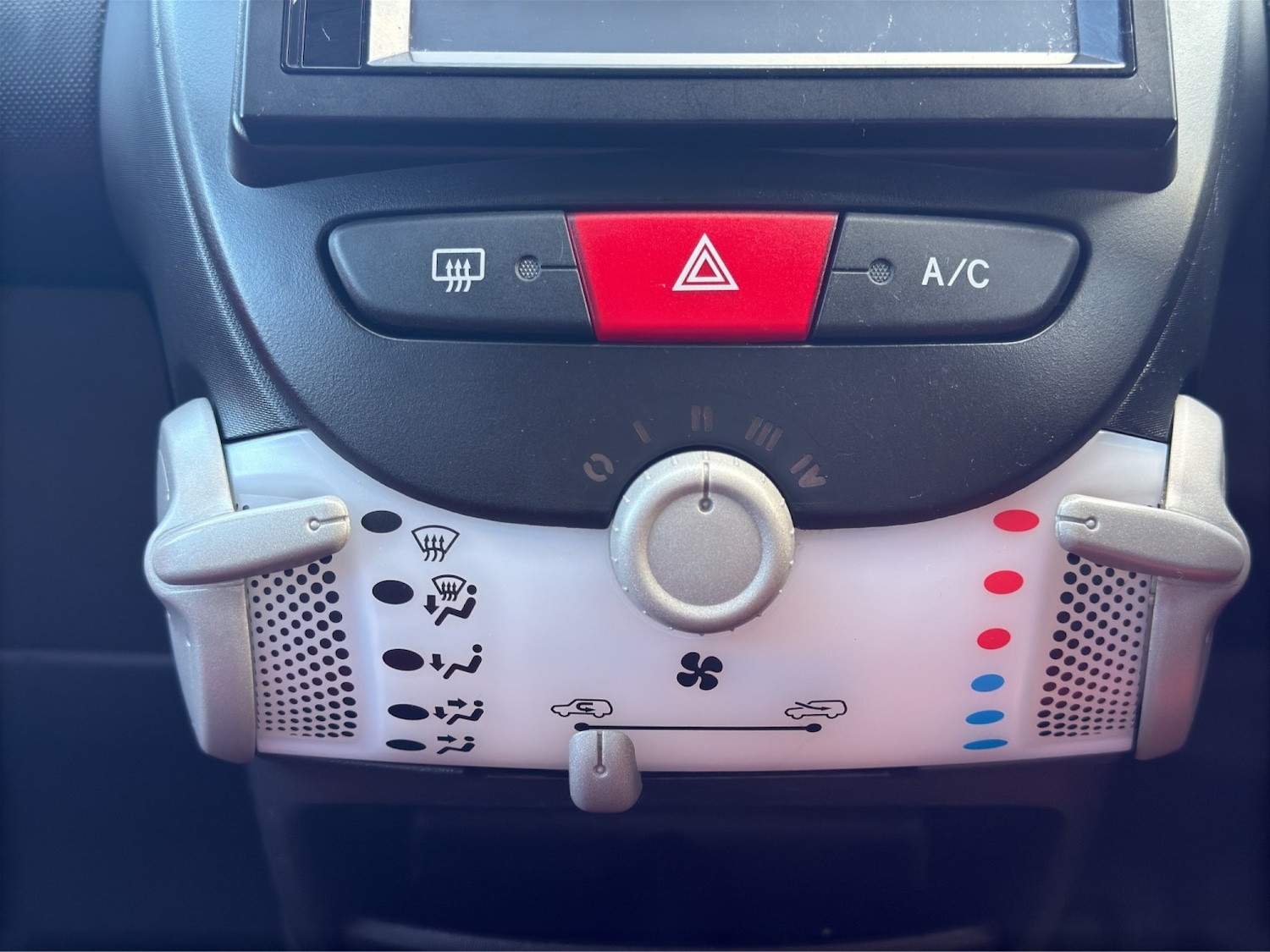 Used Toyota AYGO 2014 for sale - 77453274: Photo 25