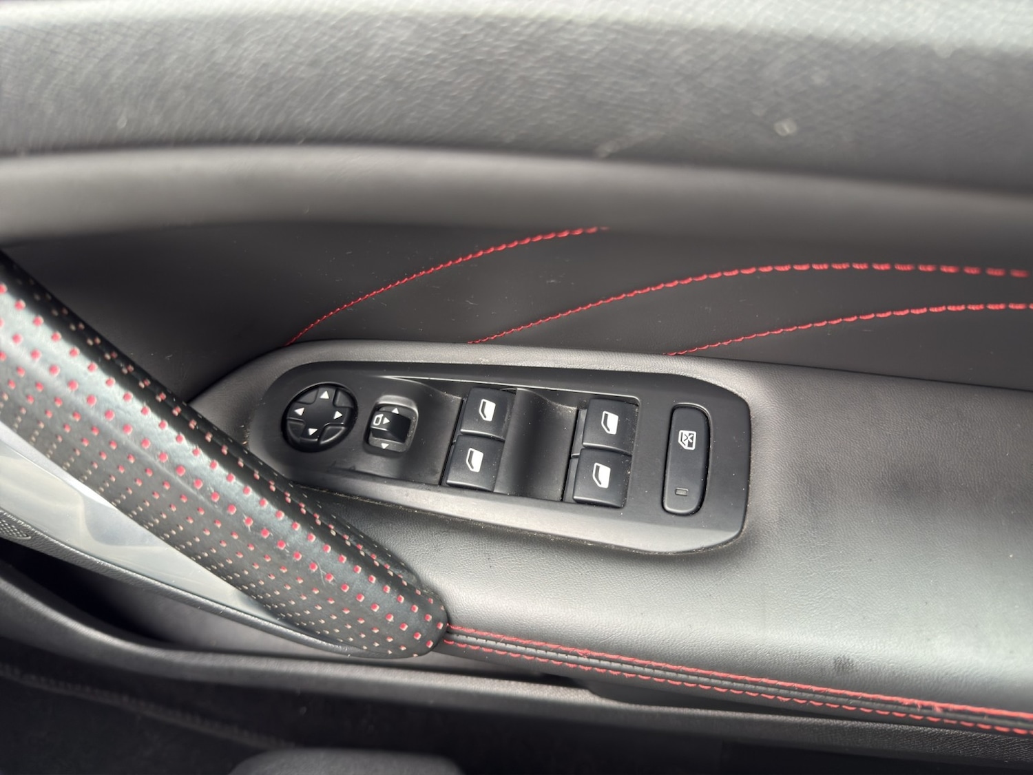 Used Peugeot 308 2017 for sale - 76380335: Photo 11