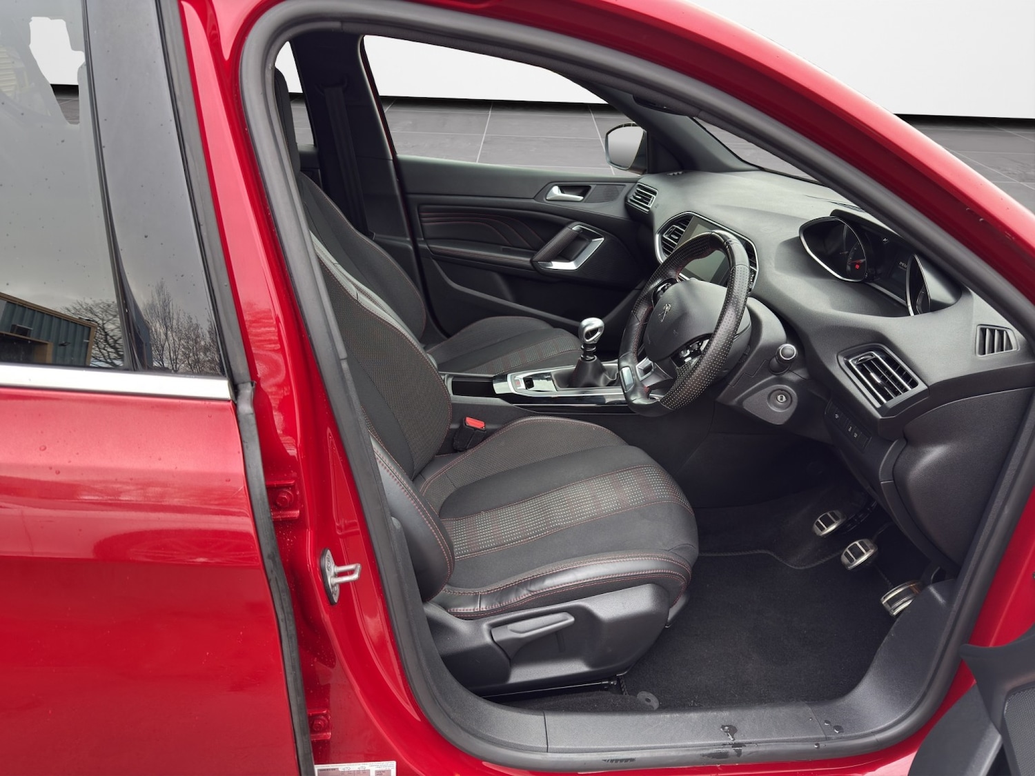 Used Peugeot 308 2017 for sale - 76380335: Photo 17