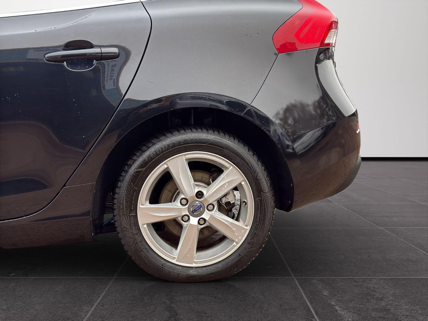 Used Volvo V40 2014 for sale - 76380334: Photo 25