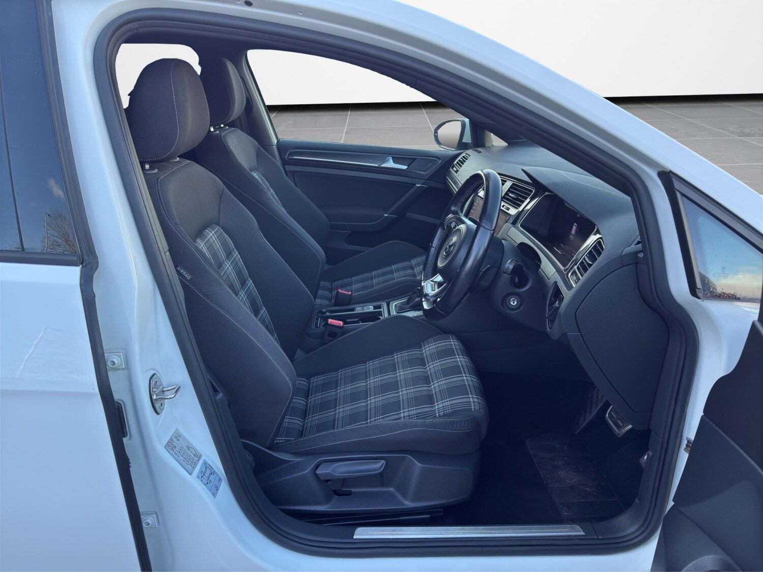 Used Volkswagen Golf 2017 for sale - 78060546: Photo 9