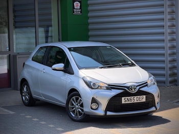 Used Toyota Yaris 2015 for sale - 78762660: Photo