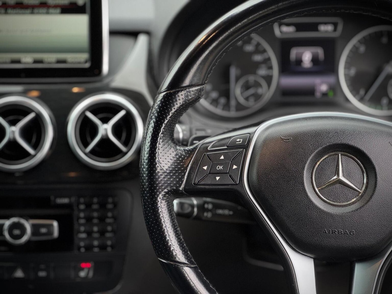 Used Mercedes-Benz B Class 2013 for sale - 77836972: Photo 37